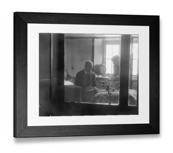 Framed Print : Mr Joseph Barcroft, reader in physiology at Kings College, lived for six days Framed Print : Mr Joseph Barcroft, reader in physiology at Kings College, lived for six days