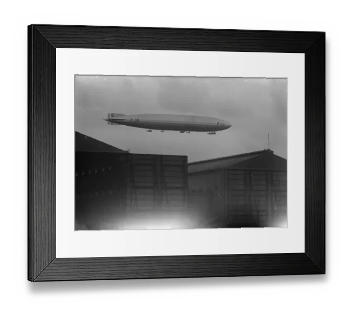 Framed Print : R 33 in taking off trial with two D H 53 Hummingbirds at Pulham. The airship above