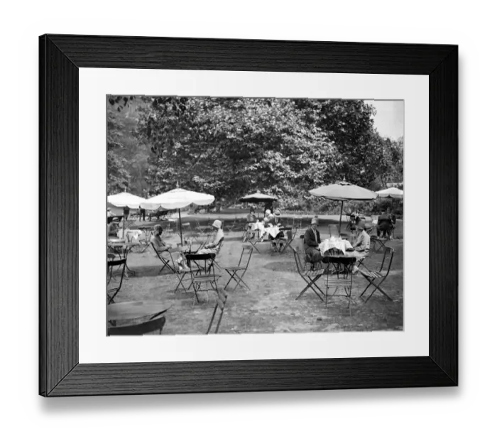 Framed Print : Open air meals in The Embankment Gardens. 15 August 1928 Framed Print : Open air meals in The Embankment Gardens. 15 August 1928