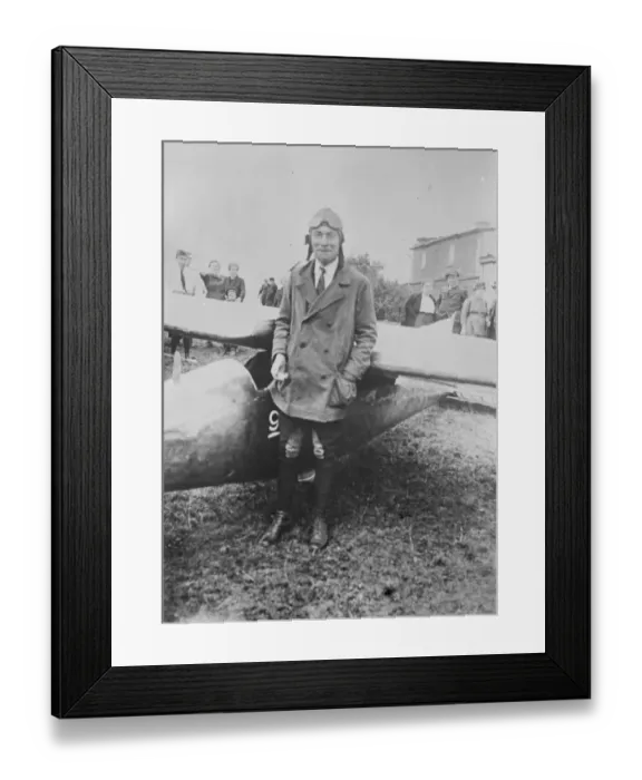 Framed Print : Hentzen as Worlds Champion Glider ? 9000 offered for his machine 25 August 1922 Framed Print : Hentzen as Worlds Champion Glider ? 9000 offered for his machine 25 August 1922
