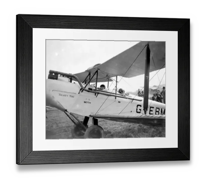 Framed Print : Mrs Alan Cobham leaving Waddon Aerodrome to meet her husband on the return from his great flight Framed Print : Mrs Alan Cobham leaving Waddon Aerodrome to meet her husband on the return from his great flight