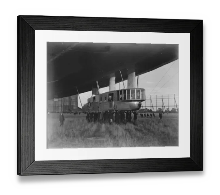 Framed Print : The R 33 leaves her Aerodrome at Pulham, Norfolk, for a short cruise. 5 October 1925 Framed Print : The R 33 leaves her Aerodrome at Pulham, Norfolk, for a short cruise. 5 October 1925