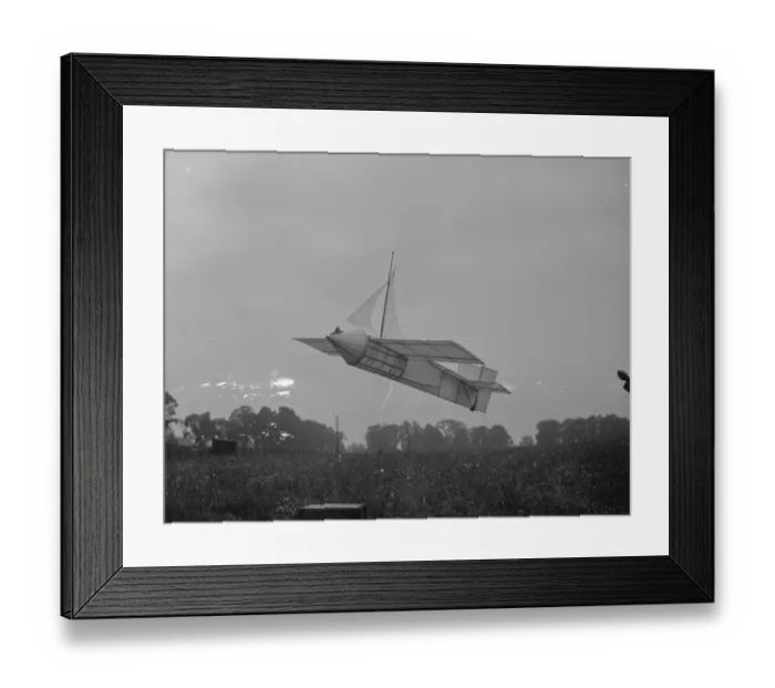 Framed Print : First picture of the English monoplane glider in flight at Bishops Stortford in Hertfordshire Framed Print : First picture of the English monoplane glider in flight at Bishops Stortford in Hertfordshire