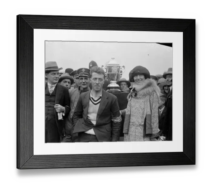 Framed Print : Barnard wins aerial derby. Captain Barnard photographed with his wife Framed Print : Barnard wins aerial derby. Captain Barnard photographed with his wife