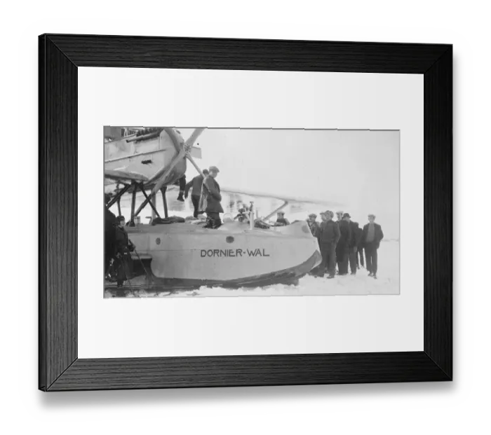 Framed Print : Mystery of Amundsen, first photographs of the start of the Amundsen Ellsworth polar