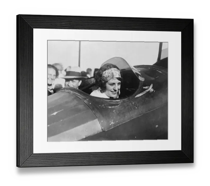Framed Print : New York, to Paris flight. Miss Ruth Elder posed. October 1927 Framed Print : New York, to Paris flight. Miss Ruth Elder posed. October 1927