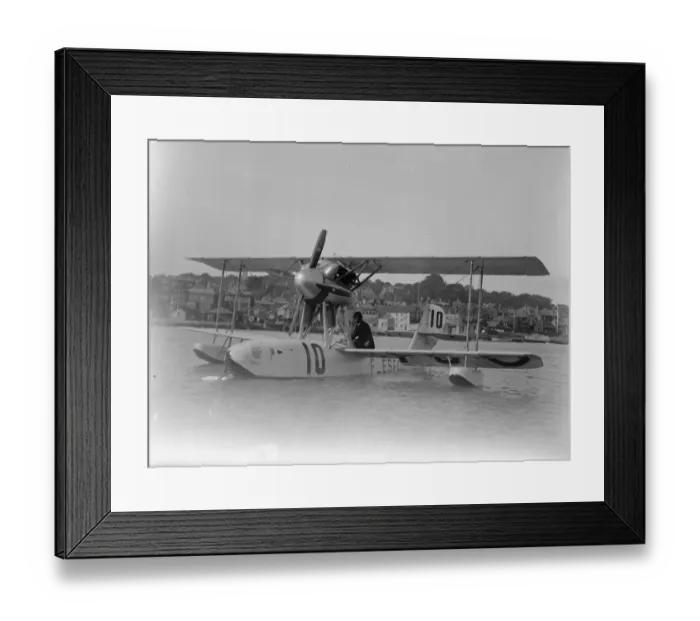 Framed Print : Schneider Cup race at Cowes. The Royal Aero Club conducted the navigability