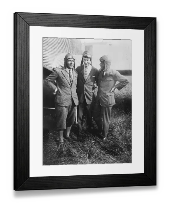Framed Print : Germany to New York flight. Left to right : Pilot Risticz, Mr Knickbocker and Pilot Edzart
