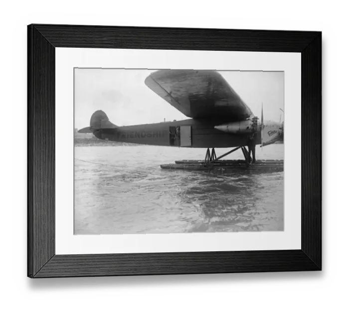 Framed Print : The arrival of the Friendship at Southampton. The Friendship taxiing up Framed Print : The arrival of the Friendship at Southampton. The Friendship taxiing up