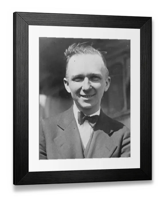 Framed Print : Mr C Chamberlin commences his Atlantic flight. A portrait of Clarence Duncan Chamberlin Framed Print : Mr C Chamberlin commences his Atlantic flight. A portrait of Clarence Duncan Chamberlin