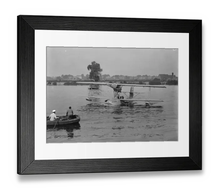Framed Print : First passenger amphibian to land on Thames. Giant Shreck Machine lands on Thames at Hammersmith Framed Print : First passenger amphibian to land on Thames. Giant Shreck Machine lands on Thames at Hammersmith