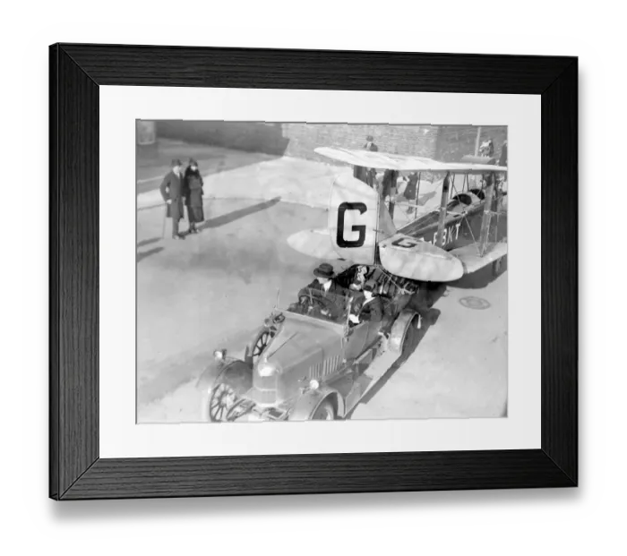 Framed Print : The Moth baby aeroplane, from the De Haviland Aerodrome, Stage Lane, Hendon