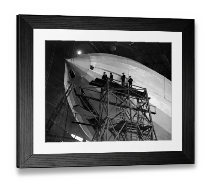 Framed Print : R. 33 being re-conditioned at Cardington Aerodrome, near Bedford. 19 November 1924