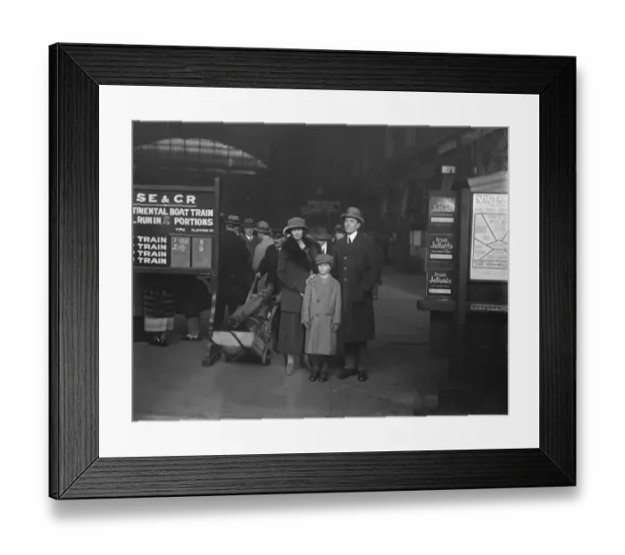 Framed Print : Taking up the RAF Command in India Air Vice Marshal P W Game C B, Ds O, photographed Framed Print : Taking up the RAF Command in India Air Vice Marshal P W Game C B, Ds O, photographed