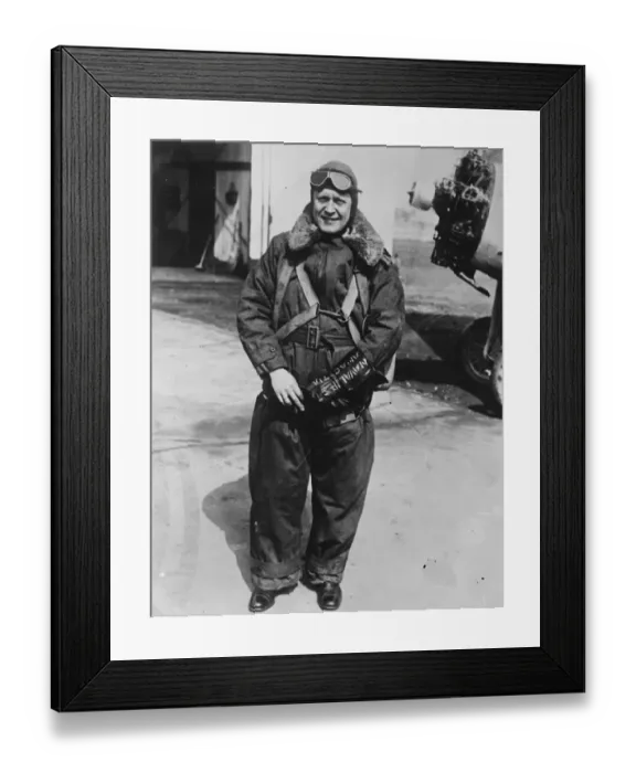 Framed Print : Lieutenant Pond to attempt Trans Atlantic flight. 1 July 1927 Framed Print : Lieutenant Pond to attempt Trans Atlantic flight. 1 July 1927