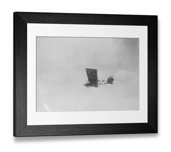 Framed Print : Remarkable Motorless Aviation Meeting Allens machine in flight 12 August 1922 Framed Print : Remarkable Motorless Aviation Meeting Allens machine in flight 12 August 1922
