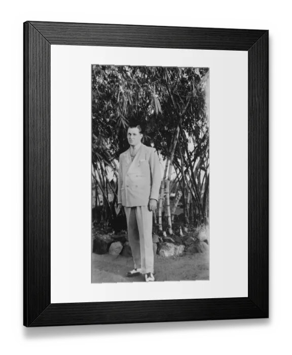Framed Print : Escaped from air liner crash. Lieutenant Commander Glen Kidston, Royal Navy Framed Print : Escaped from air liner crash. Lieutenant Commander Glen Kidston, Royal Navy
