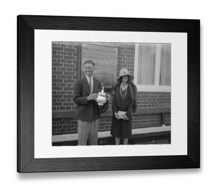 Framed Print : The great air race around Britain. Captain W L Hope, the winner. 21 July 1928