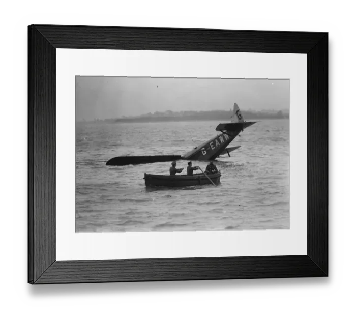 Framed Print : Plane dives into the sea : an amazing test off Felixstowe. Rescuing the pilot Flight