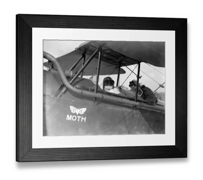 Framed Print : Mrs Alan Cobham leaving Stag Lane Aerodrome to meet her husband in mid air. 13 March