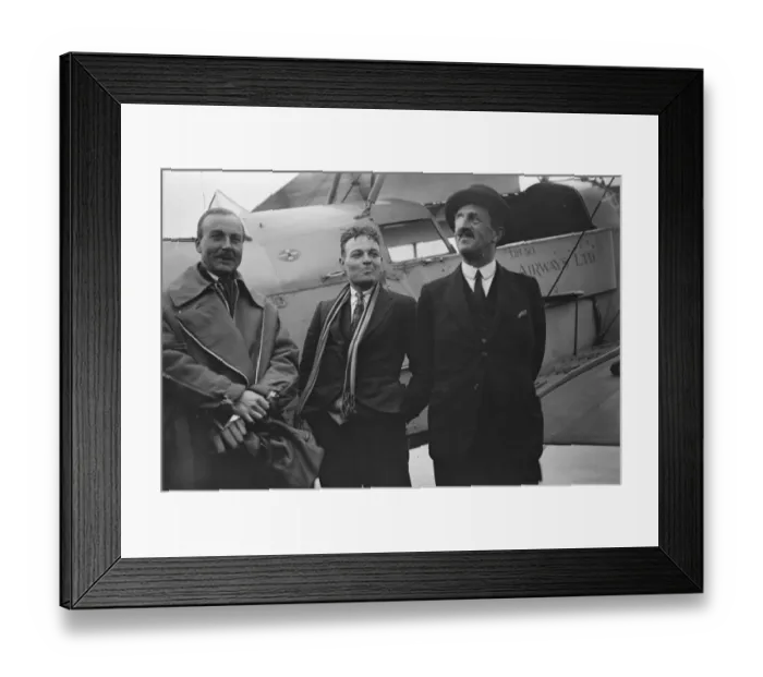 Framed Print : End of 17, 000 mile air trip Air Vice Marshal Sir W Sefton Brancker, with Mr Alan Cobham