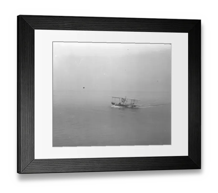 Framed Print : The start of the British round the world flight from Calshot aerodrome Southampton 26 Framed Print : The start of the British round the world flight from Calshot aerodrome Southampton 26