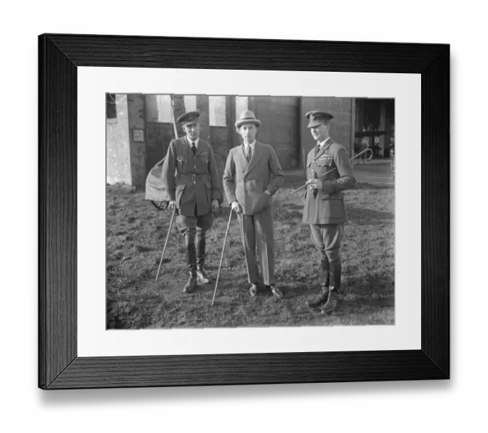Framed Print : sir Philip Sassoon, under secretary for air, paid a visit of inspection to
