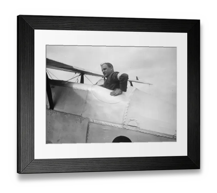 Framed Print : The Kings Cup Air Race. Squadron Leader H W G Jones. 9 July 1926