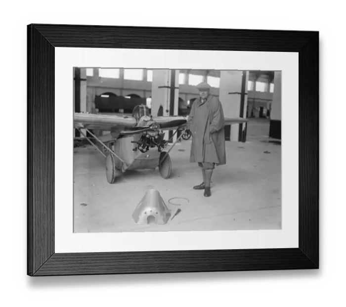 Framed Print : August race meeting of Royal Aero Club at Lympne aerodrome, near Hythe. Lord Edward Grosvenor