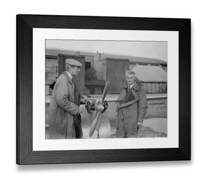 Framed Print : Farthing a mile flight of 80 miles on a gallon of petrol. Remarkable feat at great glider meeting