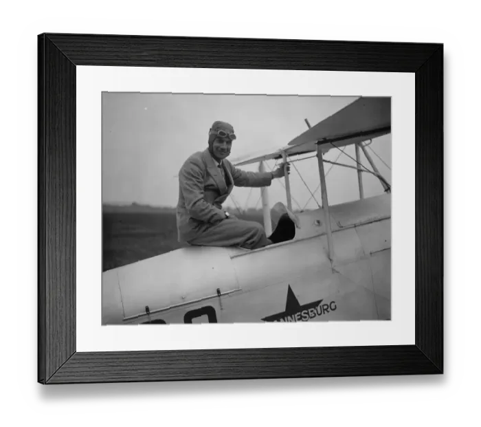 Framed Print : From London to Capetown by Moth. Captain Bentley and his machine. 30 August 1927