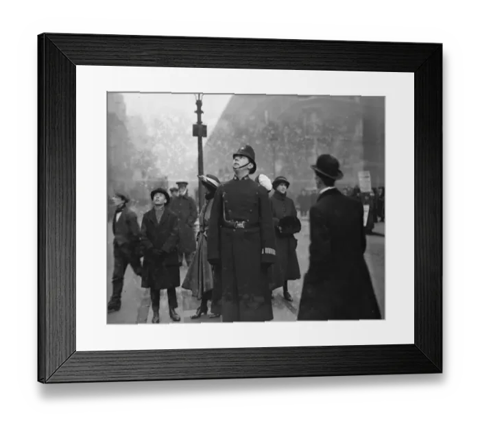Framed Print : German raider over London. The scene a few hours afterwards. 28 November 1916 Framed Print : German raider over London. The scene a few hours afterwards. 28 November 1916