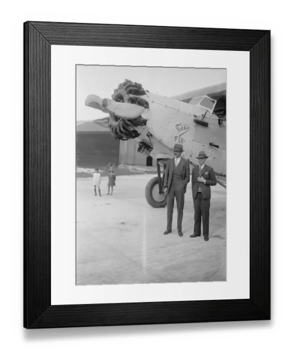 Framed Print : British Atlantic flight attempt. The St Raphael arrives at Upavon Aerodrome Framed Print : British Atlantic flight attempt. The St Raphael arrives at Upavon Aerodrome