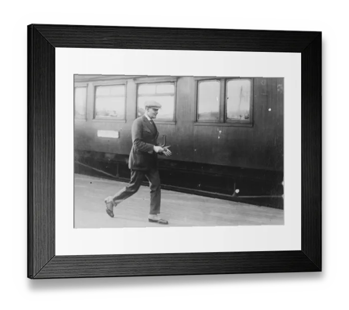 Framed Print : Amundsen Ellsworth Polar Flight Roald Amundsen will shortly arrive at Spitzbergen Framed Print : Amundsen Ellsworth Polar Flight Roald Amundsen will shortly arrive at Spitzbergen