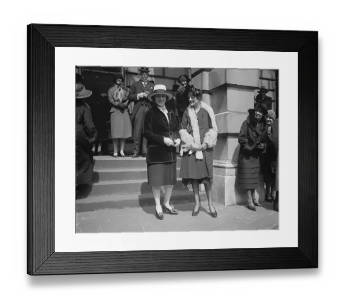 Framed Print : Royal Academy private view. Mrs Laura Knight RA and Miss Parry Cohen. 3 May 1929