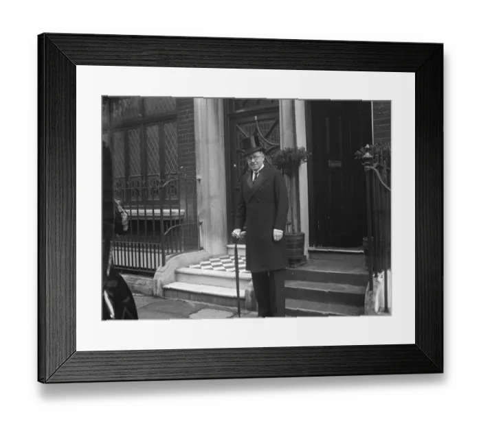 Framed Print : Mr J C C Davidson, M P, leaving for Buckingham Palace where he was sworn in as Framed Print : Mr J C C Davidson, M P, leaving for Buckingham Palace where he was sworn in as