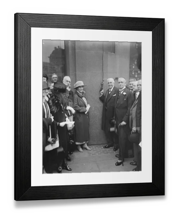 Framed Print : Earl Balfour Unveils group of sculptures at Bush House, Strand. Earl Balfour