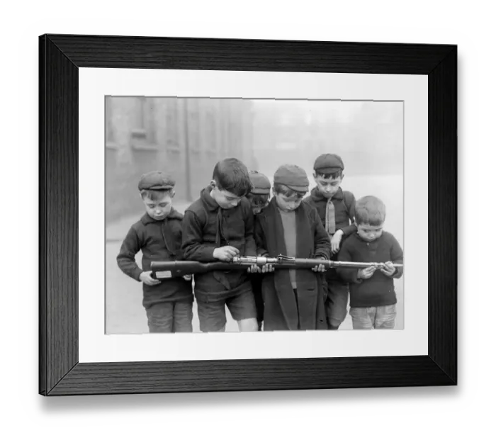 Framed Print : Infants of the Blackhorse Road School, Walthamstow presented with a German rifle Framed Print : Infants of the Blackhorse Road School, Walthamstow presented with a German rifle