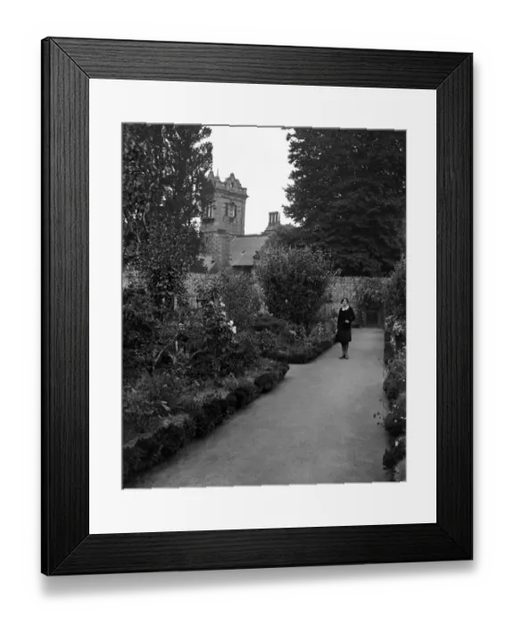 Framed Print : Mrs Sybil Beaumont, woman Seigneur of Sark, ( later, Mrs Sybil Hathaway, Dame