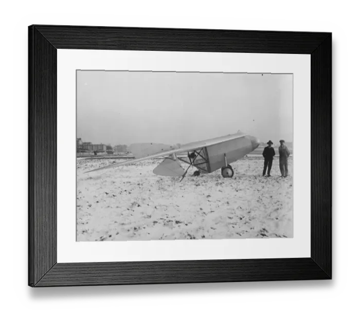 Framed Print : The tail-less aeroplane, designed by Captain G T R Hill, Milatary cross. Side view Framed Print : The tail-less aeroplane, designed by Captain G T R Hill, Milatary cross. Side view