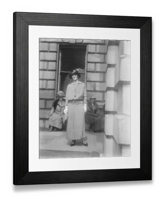 Framed Print : Private view day at the Royal Academy. The Countess of Clancarty. 3 May 1924 Framed Print : Private view day at the Royal Academy. The Countess of Clancarty. 3 May 1924