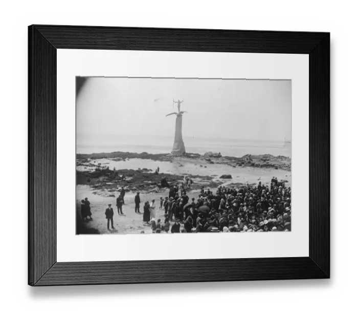 Framed Print : Striking monument to the USA army at St Nazaire, erected at the entrance to harbour Framed Print : Striking monument to the USA army at St Nazaire, erected at the entrance to harbour