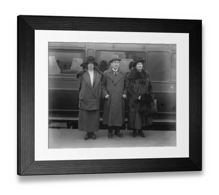 Framed Print : Chancellor of the Exchequer Home Again Mr Stanley Baldwin with his wife and daughter Framed Print : Chancellor of the Exchequer Home Again Mr Stanley Baldwin with his wife and daughter