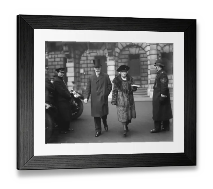Framed Print : Belgian and Flemish art exhibition at Royal Academy. Lord and Lady Ullswater leaving Framed Print : Belgian and Flemish art exhibition at Royal Academy. Lord and Lady Ullswater leaving