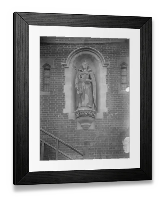 Framed Print : Statue of Queen Elizabeth on Tower of Harrow school speech room. Lord George Hamilton Framed Print : Statue of Queen Elizabeth on Tower of Harrow school speech room. Lord George Hamilton