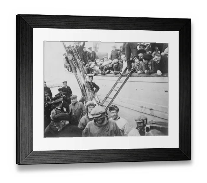 Framed Print : The Polar Flight Arrival in Kingsbay on board the Sjoliv, the airmen in the front