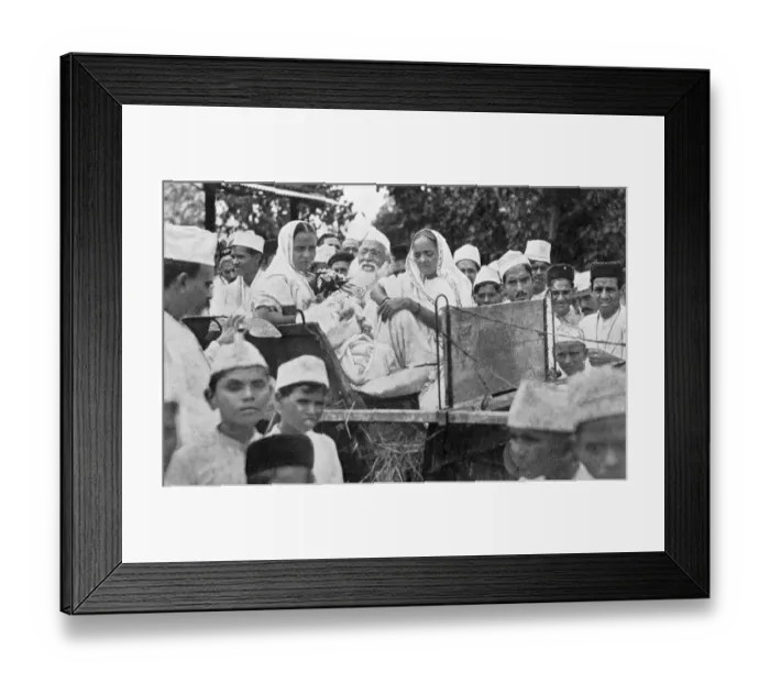 Framed Print : Noted Indian woman leader of the National movement. Mrs Gandhi ( left ), wife Framed Print : Noted Indian woman leader of the National movement. Mrs Gandhi ( left ), wife