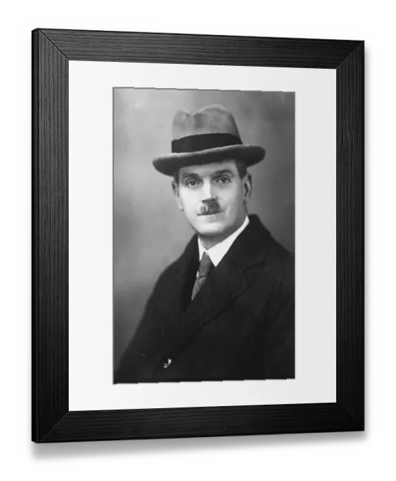 Framed Print : The Labour candidate for Reading Mr Ramsay MacDolnal began his election tour with