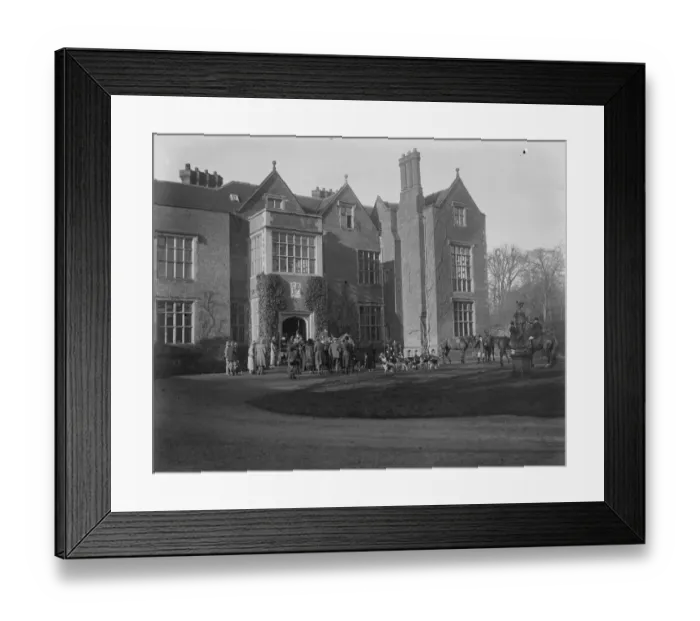 Framed Print : Hounds meet at Chequers. The Old Berkeley Hounds met at Chequers, the Prime Minister Framed Print : Hounds meet at Chequers. The Old Berkeley Hounds met at Chequers, the Prime Minister