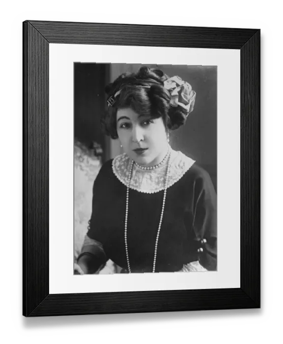 Framed Print : Mme Rostand, President of the Paris anti - shingle club. 4 April 1925 Framed Print : Mme Rostand, President of the Paris anti - shingle club. 4 April 1925